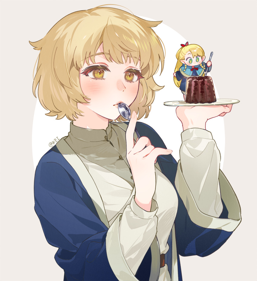 2girls, artist_name, blonde_hair, blue_capelet, blue_jacket, brown_background, capelet, chibi, collared_shirt, dungeon_meshi, falin_touden, falin_touden_(tallman), food, green_eyes, hands_up, highres, holding, holding_plate, holding_spoon, index_finger_raised, jacket, kei_(momojellyfish), light_blush, long_sleeves, marcille_donato, mini_person, minigirl, multiple_girls, open_clothes, open_jacket, plate, pudding, shirt, short_hair, signature, simple_background, size_difference, solo_focus, spoon, swept_bangs, upper_body, white_background, white_shirt, wide_sleeves, yellow_eyes
