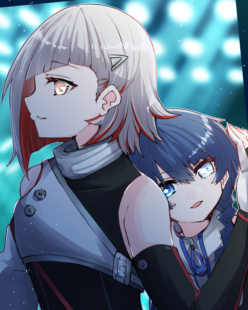 2girls, alternate_eye_color, black_shirt, black_sleeves, blue_eyes, blue_hair, blurry, blurry_background