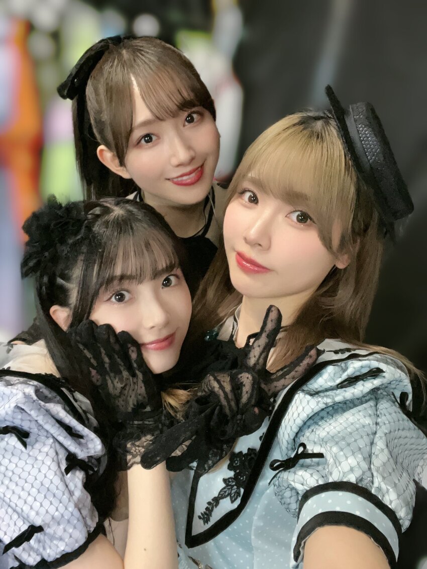 3girls, aoyama_nagisa, blurry, blurry_background, costume, highres, indoors, liyuu