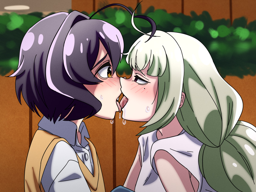2girls, absurdres, ahoge, ahoges_touching, araga_kiwi, black_hair, blush, eye_contact, french_kiss, green_hair, highres, hiiragi_utena, indoors, kiss, long_hair, looking_at_another, mahou_shoujo_ni_akogarete, mole, mole_under_eye, multiple_girls, purple_eyes, saliva, self-upload, shirt, short_hair, sorashikomi, sweat, sweater, t-shirt, tongue, yellow_eyes, yuri