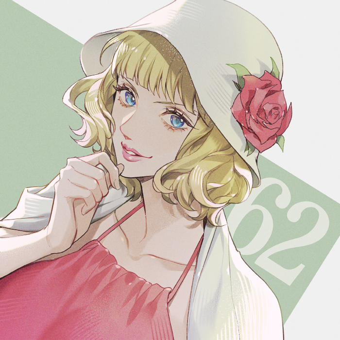 1girl, blonde_hair, blue_eyes, blunt_bangs, cardigan, commentary, dress, flower, flower_in_hat, green_background, hat, numbered, one_piece, pink_dress, pink_lips, red_flower, red_rose, rose, short_hair, smile, solo, stussy_(one_piece), upper_body, white_cardigan, yoshicha