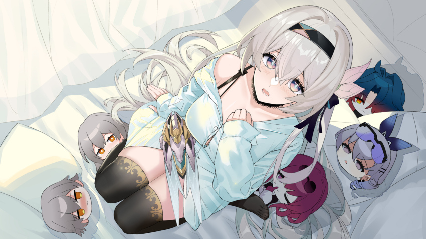 1girl, :<, alternate_costume, bilibili_commission, black_bow, black_collar, black_hair, black_hairband, black_thighhighs, blade_(honkai:_star_rail), blue_eyes, blush, bow, bra_strap, breasts, caelus_(honkai:_star_rail), cleavage, closed_mouth, collar, commentary_request, curtains, drill_hair, drill_ponytail, ear_piercing, eyewear_on_head, finger_to_mouth, firefly_(honkai:_star_rail), from_above, glasses, gloves, goggles, goggles_on_head, gradient_hair, grey_eyes, grey_hair, hair_between_eyes, hair_bow, hair_ornament, hairband, hairclip, highres, honkai:_star_rail, honkai_(series), kafka_(honkai:_star_rail), lace-trimmed_collar, lace_trim, large_breasts, long_hair, looking_at_viewer, multicolored_eyes, multicolored_hair, no_shoes, on_bed, one_eye_closed, open_mouth, orange_eyes, parted_bangs, piercing, pince-nez, pink_eyes, purple-tinted_eyewear, purple_gloves, purple_hair, round_eyewear, shirt, shushing, silver_wolf_(honkai:_star_rail), sitting, solo, srpzk, stelle_(honkai:_star_rail), stuffed_toy, sunglasses, thighhighs, thighs, tinted_eyewear, trailblazer_(honkai:_star_rail), two-tone_eyes, very_long_hair, wariza, white_hair, white_shirt, yellow_eyes