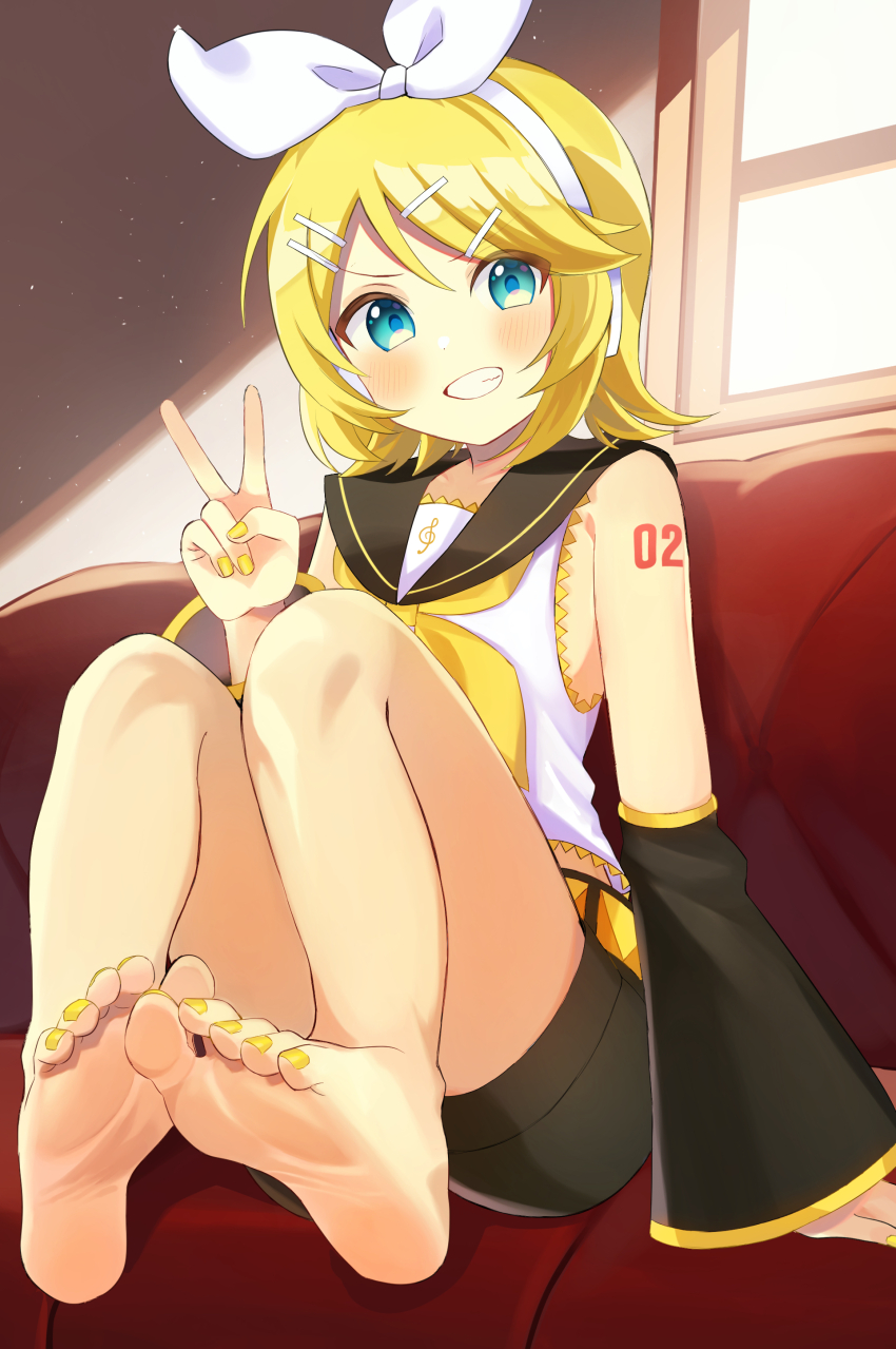 >:), 1girl, absurdres, aqua_eyes, bare_shoulders, barefoot, belt, black_sailor_collar