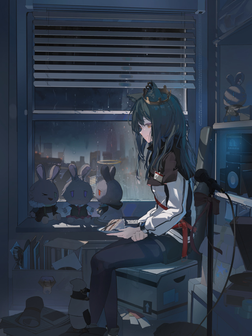 1girl, absurdly_detailed_composition, absurdres, animal_ear_piercing, animal_ears, arknights, arrow_(symbol), black_bow, black_capelet, black_pantyhose, black_shorts, bow, box, cake, cake_slice, capelet, cardboard_box, cd_player, character_doll, chinese_commentary, choshanland_plushy_(arknights), closed_mouth, commentary_request, croissant, crown, doll, drawer, ear_through_crown, emperor_(arknights), fashi_laizi_weilai, food, green_hair, halo, highres, holding, holding_plate, indoors, jacket, lappland, light_particles, loaded_interior, long_hair, long_sleeves, microphone, microphone_stand, moonlight, night, on_box, orange_eyes, own_hands_together, pantyhose, paper, plate, rain, shelf, shorts, sitting, sitting_on_box, smile, solo, star_(symbol), strap, stuffed_animal, stuffed_penguin, stuffed_toy, texas_(arknights), white_jacket, window, window_blinds, windowsill, wolf_ears, wolf_girl, yellow_halo