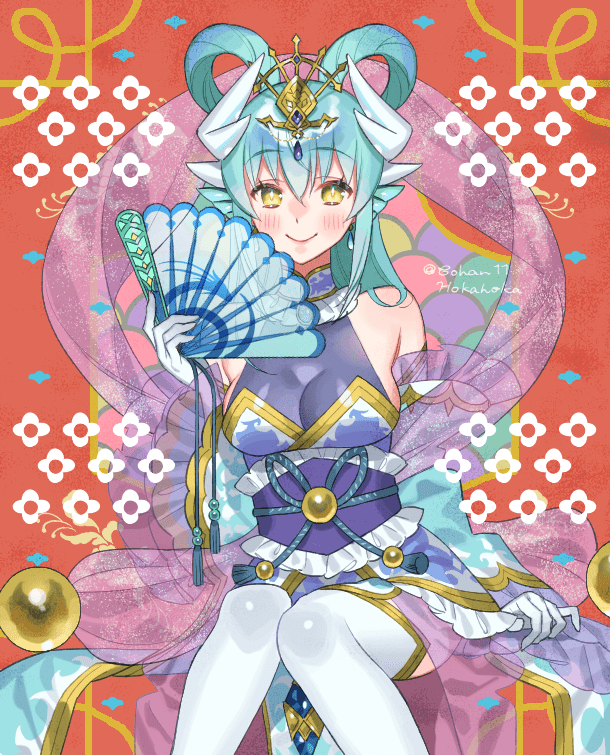 1girl, bare_shoulders, blue_dress, breasts, dragon_girl, dragon_horns, dress, fate/grand_order, fate_(series), folding_fan, gloves, green_hair, hair_ornament, hair_rings, hand_fan, horns, kiyohime_(fate), long_hair, long_sleeves, looking_at_viewer, medium_breasts, multiple_horns, otohime_kiyohime_(fate), sara_(kurome1127), sash, sitting, smile, solo, white_gloves, wide_sleeves, yellow_eyes