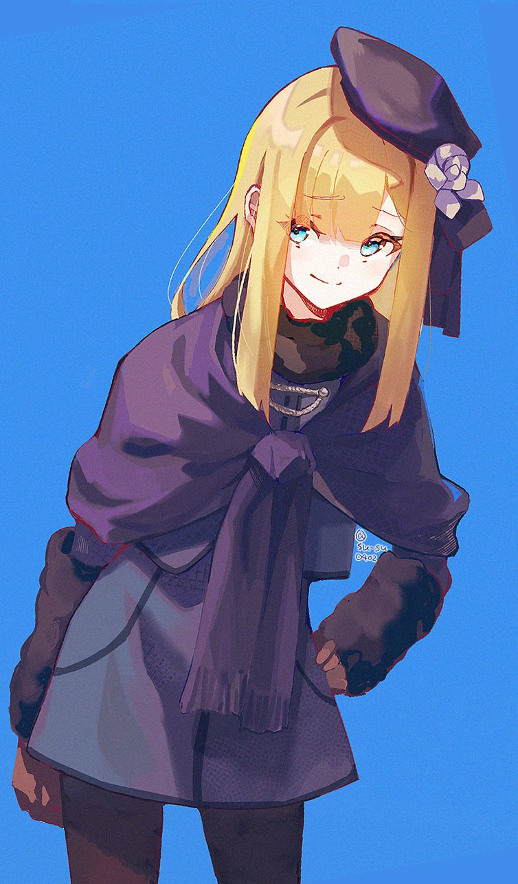 1girl, beret, black_hat, blonde_hair, blue_background, blue_coat, blue_eyes, blue_jacket, blue_scarf, brown_gloves, coat, fate_(series), gloves, hat, highres, jacket, long_hair, lord_el-melloi_ii_case_files, pantyhose, reines_el-melloi_archisorte, scarf, simple_background, smile, solo, su_su4204