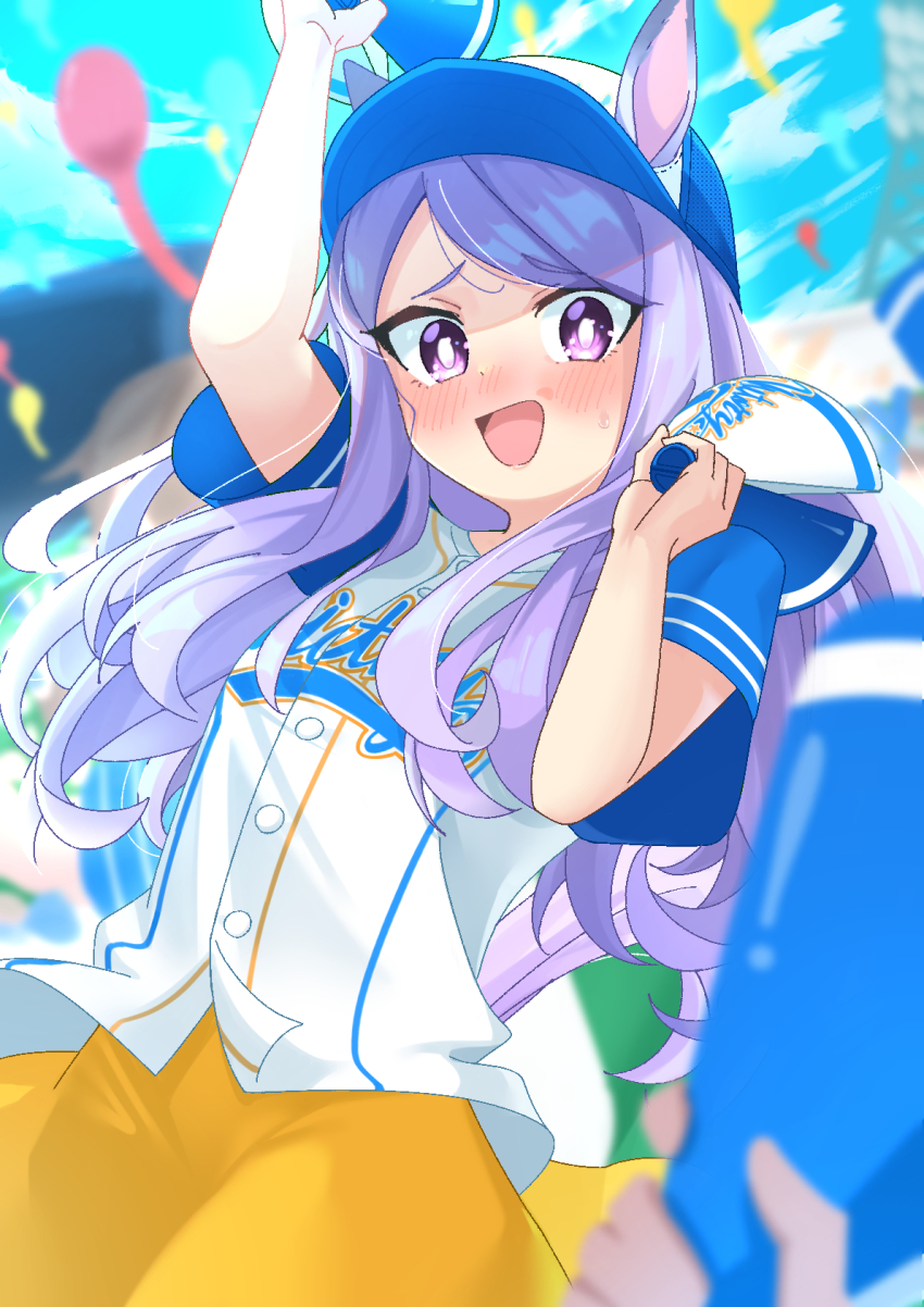 1girl, animal_ears, arm_up, baseball_cap, baseball_stadium, blush, breasts, commentary_request, confetti, drink, ears_through_headwear, food, hat, highres, horse_ears, horse_girl, horse_tail, long_hair, looking_at_viewer, mejiro_mcqueen_(let's_go!_yes!?)_(umamusume), mejiro_mcqueen_(umamusume), official_alternate_costume, open_mouth, ponz_nu, popcorn, purple_hair, sky, small_breasts, solo_focus, sweat, tail, umamusume