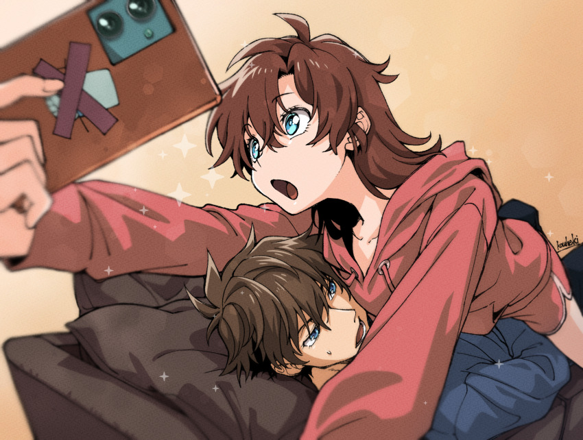 1boy, 1girl, aqua_eyes, artist_name, awestruck, blue_eyes, blue_shirt, blurry