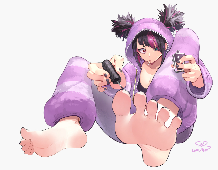 1girl, barefoot, black_hair, blue_eyes, feet, han_juri, heterochromia, highres