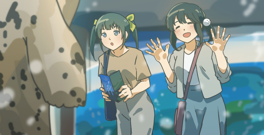 2girls, against_glass, aquarium, bag, black_hair, blue_eyes, bow, fukui_sayaka