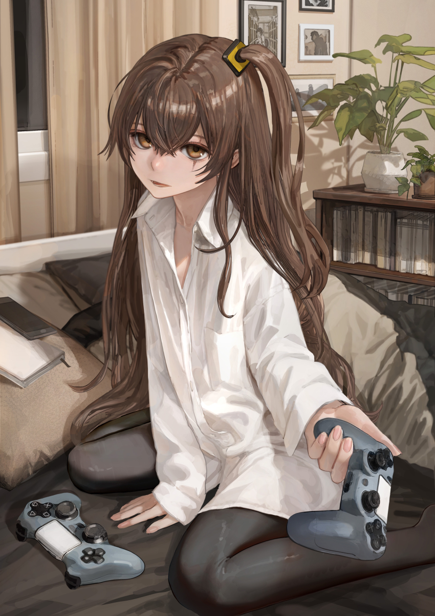 1girl, absurdres, barefoot, black_pantyhose, book, bookshelf, brown_hair, collared_shirt, commission, controller, cropped_legs, curtains, double-parted_bangs, game_controller, girls'_frontline, hair_ornament, hashimoto_kokai, highres, holding, holding_controller, long_hair, looking_at_viewer, on_bed, open_mouth, pantyhose, picture_frame, pixiv_commission, plant, playstation_controller, potted_plant, sawkm, scar, scar_on_face, second-party_edit, second-party_source, shirt, side_ponytail, sidelocks, sitting, ump45_(girls'_frontline), wariza, wavy_hair, white_shirt, window, yellow_eyes