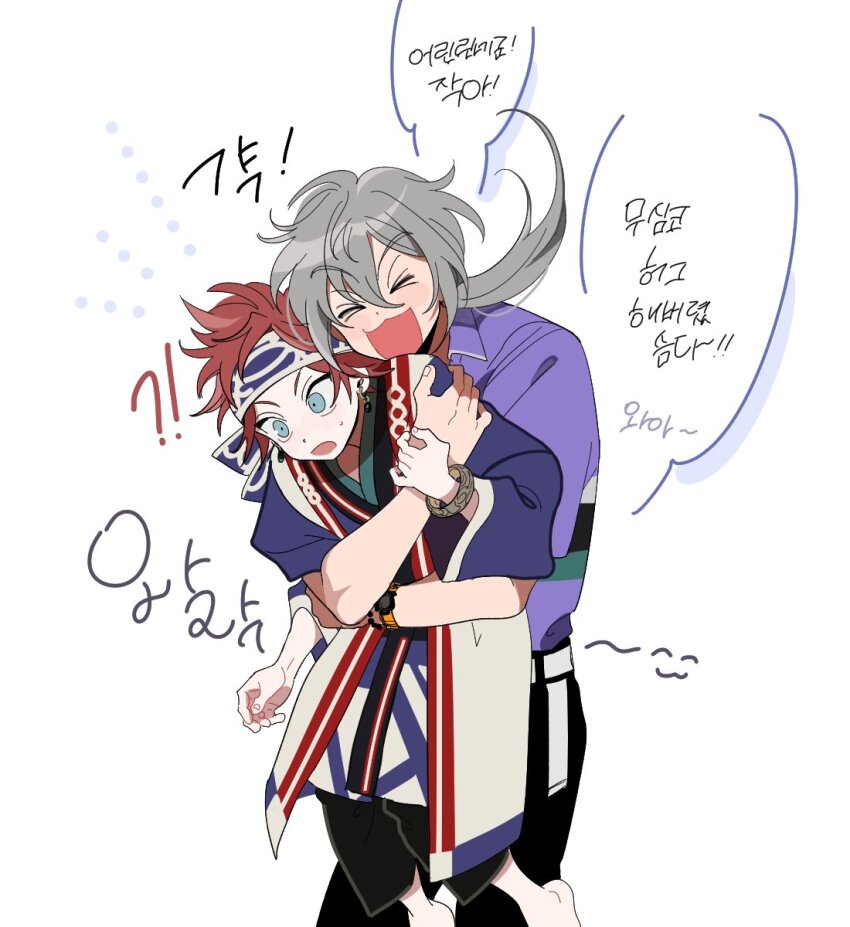 !?, >_<, 2boys, :3, :d, age_difference, aged_down, amagi_rinne, child, ensemble_stars!, excited, floating_hair, hand_on_another's_wrist, height_difference, highres, hug, hug_from_behind, implied_yaoi, jangchajsam, korean_text, leaning_forward, leaning_on_person, lifting_person, male_focus, multiple_boys, open_mouth, ponytail, shiina_niki, shiina_niki_(casual_spring-summer), smile, speech_bubble