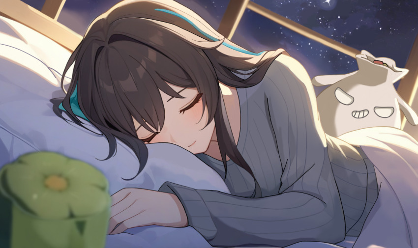 1girl, alternate_costume, backlighting, black_hair, blanket, blush, cake_cat_(honkai:_star_rail), closed_eyes