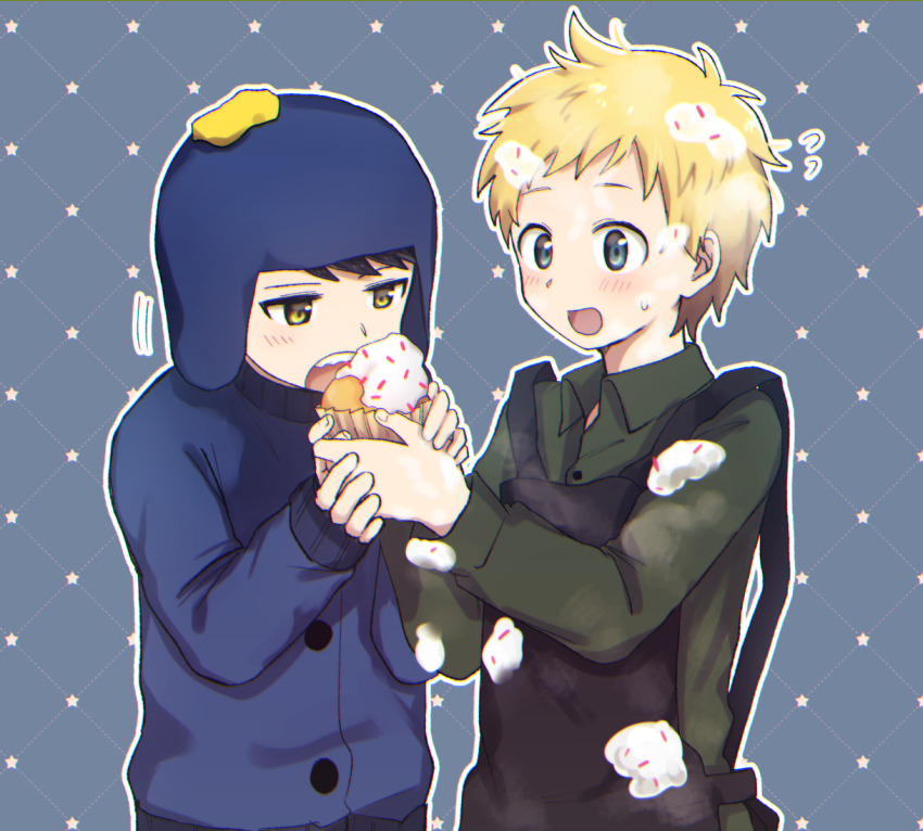 2boys, animification, apron, black_hair, blonde_hair, blue_background, blush, chullo