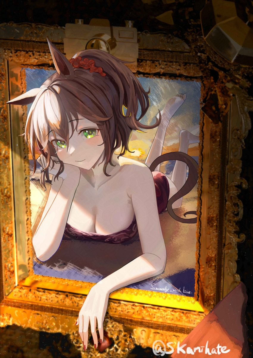 1girl, absurdres, alternate_costume, animal_ears, aston_machan_(umamusume), bare_shoulders, barefoot, blush, breasts, brown_hair, commentary_request, ear_ornament, feet, framed, fyly0927, green_eyes, highres, horse_ears, horse_girl, horse_tail, large_breasts, looking_at_viewer, lying, medium_hair, on_stomach, painting_(object), ponytail, smile, solo, tail, the_pose, twitter_username, umamusume