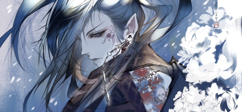 1boy, absurdres, back_tattoo, backless_outfit, black_shirt, blue_background, blue_hair, chain, chain_earrings, chunzhanjia, earrings, eyelashes, facial_tattoo, floating_hair, floral_background, flower, flower_tattoo, from_behind, hair_behind_ear, hair_over_one_eye, high_ponytail, highres, hoop_earrings, hua_xin_feng, jewelry, lips, long_hair, looking_at_viewer, looking_back, male_focus, multiple_earrings, parted_lips, peony_(flower), pili_budaixi, pili_fantasy, pointy_ears, ponytail, portrait, profile, purple_eyes, red_flower, seal_impression, shirt, skull_earrings, skull_tattoo, snowing, solo, spider_lily, tattoo, white_flower