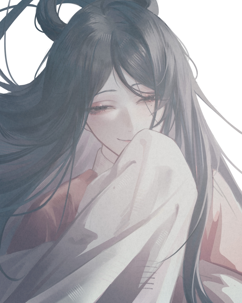 1girl, absurdres, black_hair, chinese_commentary, closed_mouth, commentary_request, film_grain, hair_rings, highres, kc-rk_sl, long_hair, long_sleeves, mole, mole_under_eye, parted_bangs, shirt, simple_background, sleeves_past_fingers, sleeves_past_wrists, smile, solo, touqi_guaitan, upper_body, white_background, white_shirt, zhu_ruyi