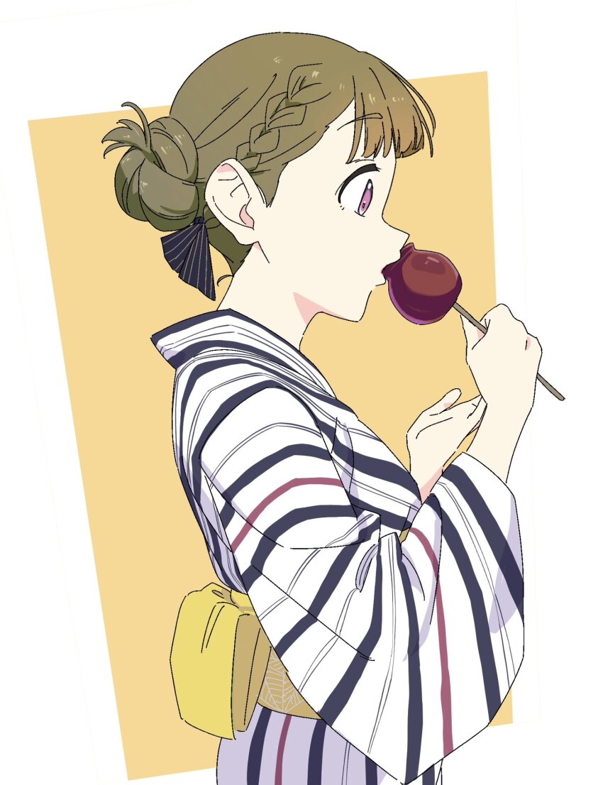 1girl, alternate_costume, braid, brown_hair, candy_apple, center-flap_bangs, commentary, diagonal-striped_kimono, eating, food, from_side, hair_bun, highres, holding, holding_candy_apple, holding_food, japanese_clothes, kachimachi_kosuzu, kimono, link!_like!_love_live!, long_sleeves, love_live!, obi, pink_eyes, profile, repurika, sash, side_braids, single_hair_bun, solo, striped_clothes, striped_kimono, upper_body, virtual_youtuber, white_kimono, yellow_background, yellow_sash, yukata