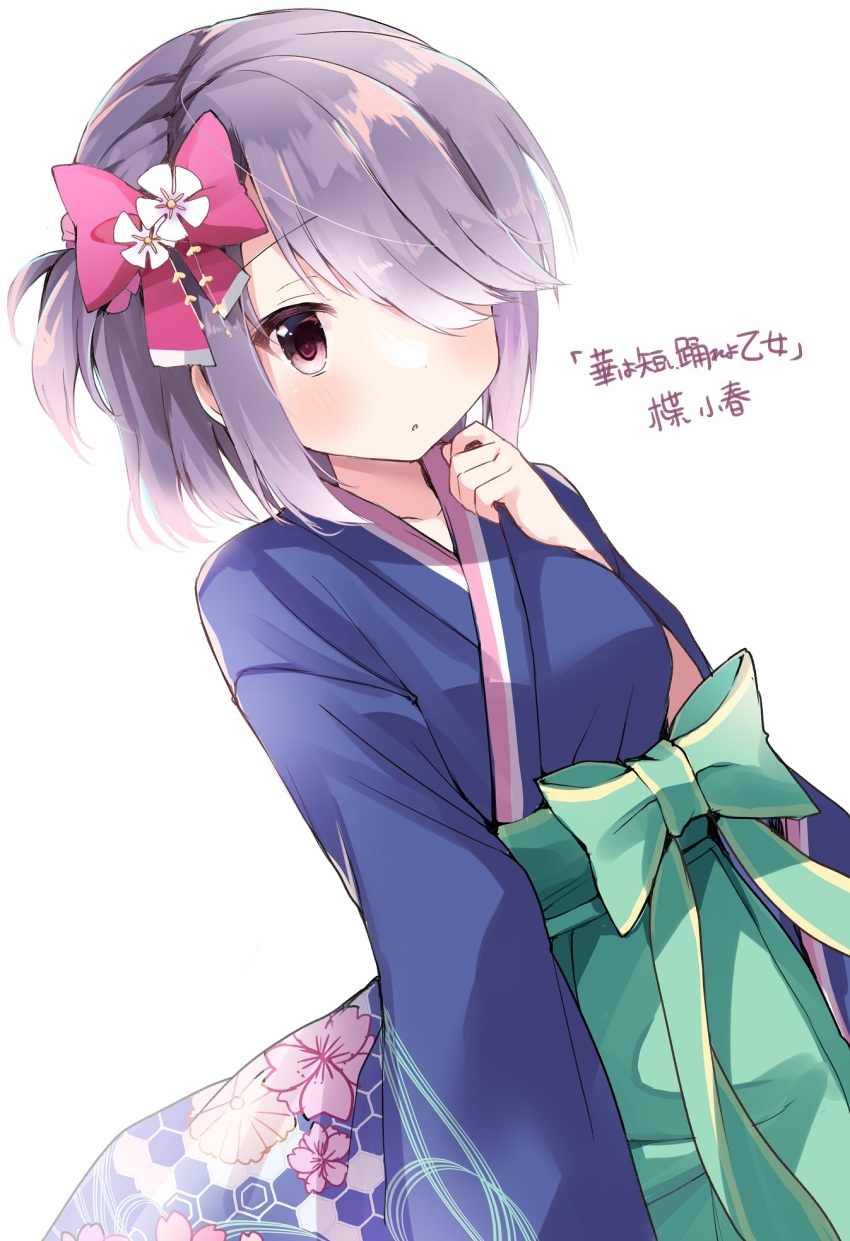 1girl, arm_at_side, blue_kimono, blush, bow, character_name, commentary_request, copyright_name, cowboy_shot, dutch_angle, floral_print, floral_print_kimono, green_bow, hair_bow, hair_ornament, hair_over_one_eye, hana_wa_mijikashi_odoreyo_otome, hand_up, highres, japanese_clothes, kanzashi, kimono, long_bangs, long_sleeves, looking_at_viewer, medium_hair, one_eye_closed, one_side_up, parted_lips, pink_bow, print_kimono, red_eyes, simple_background, solo, takepoison, white_background, wide_sleeves, yuzuriha_koharu
