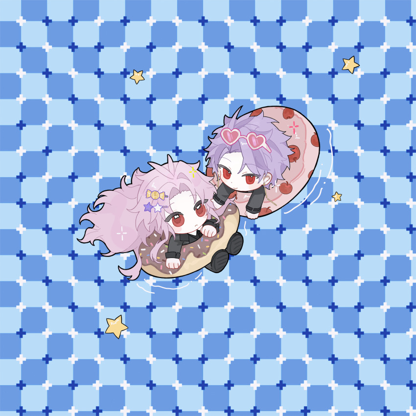 2boys, absurdres, antenna_hair, black_jacket, black_shoes, blue_background, blush_stickers, candy_hair_ornament, chibi, chibi_only, chinese_commentary, closed_mouth, collared_shirt, commentary_request, donut_innertube, earrings, eyewear_on_head, food-themed_hair_ornament, hair_ornament, haoe_(157876), hatsutori_hajime, heart, heart-shaped_eyewear, highres, innertube, jacket, jewelry, long_hair, long_sleeves, multiple_boys, no_gloves, optical_illusion, parted_bangs, pink_hair, primrose_field_illusion, print_innertube, purple_hair, red-tinted_eyewear, red_eyes, saibou_shinkyoku, shirt, shoes, short_hair, smile, star_(symbol), star_hair_ornament, sunglasses, swim_ring, theodore_riddle, tinted_eyewear, white_shirt