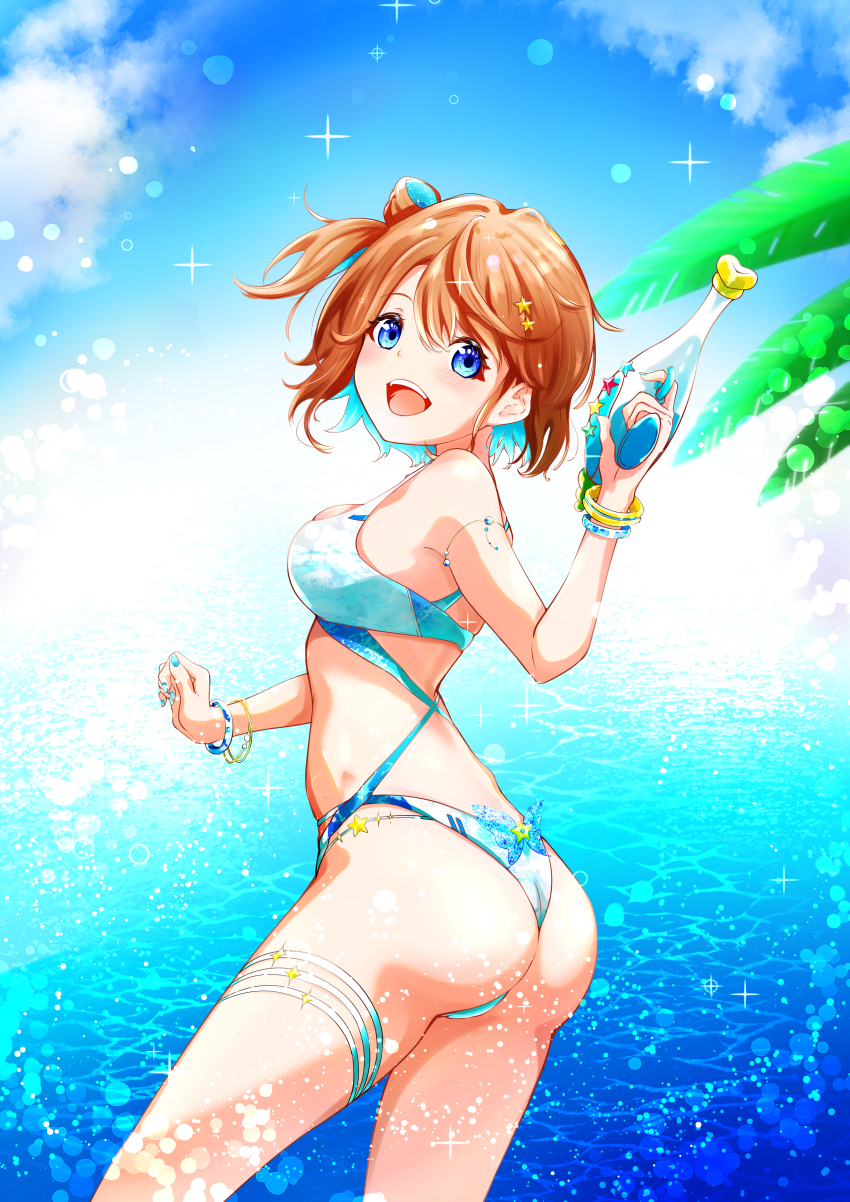 1girl, absurdres, ass, bikini, blue_bikini, blue_eyes, blue_sky, brown_hair, cloud, highres, kaname_mahiro, looking_at_viewer, looking_back, marinasu, one_side_up, palm_leaf, shiratama_anmitsu_(zehf8243), short_hair, sky, smile, solo, standing, swimsuit, virtual_youtuber, water_gun