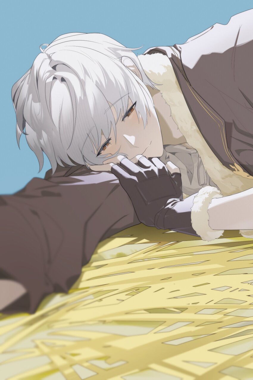 1boy, absurdres, anli_(noctilucent), black_gloves, blue_background, brown_eyes, brown_jacket, fingerless_gloves