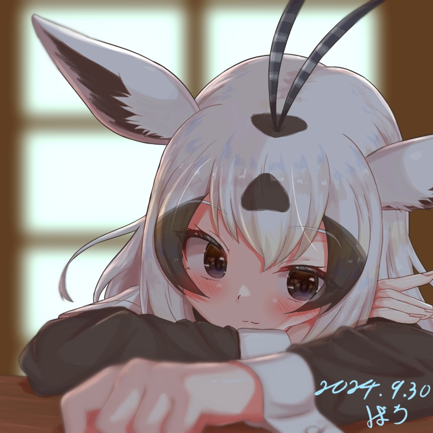 1girl, :3, animal_ears, arabian_oryx_(kemono_friends), baroy_baroro, black_hair, black_sleeves, blush