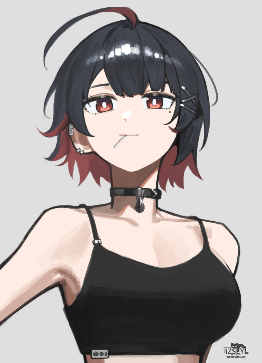 1girl, absurdres, ahoge, black_choker, black_hair, breasts, choker, crop_top, ear_piercing, ellen_joe, grey_background, hair_ornament, hairclip, highres, izsly, jewelry, large_breasts, looking_at_viewer, mole, mole_under_eye, mouth_hold, multicolored_hair, piercing, red_eyes, red_hair, simple_background, solo, upper_body, zenless_zone_zero