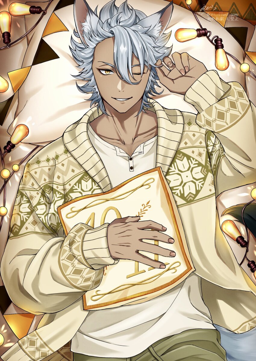 1boy, animal_ear_fluff, animal_ears, artist_name, bed, cardigan, collarbone, commentary_request, dark-skinned_male, dark_skin, fang, grey_hair, grin, hair_between_eyes, hand_up, highres, holding, indoors, jack_howl, jack_howl_(cozy_loungewear), long_sleeves, looking_at_viewer, lying, male_focus, on_back, on_bed, one_eye_closed, open_cardigan, open_clothes, parted_bangs, pillow, puffy_long_sleeves, puffy_sleeves, rei_(rei_illust_game), shirt, short_hair, signature, smile, solo, string_of_flags, string_of_light_bulbs, tail, teeth, twisted_wonderland, twitter_username, v-shaped_eyebrows, white_shirt, wolf_boy, wolf_ears, wolf_tail, yellow_cardigan, yellow_eyes