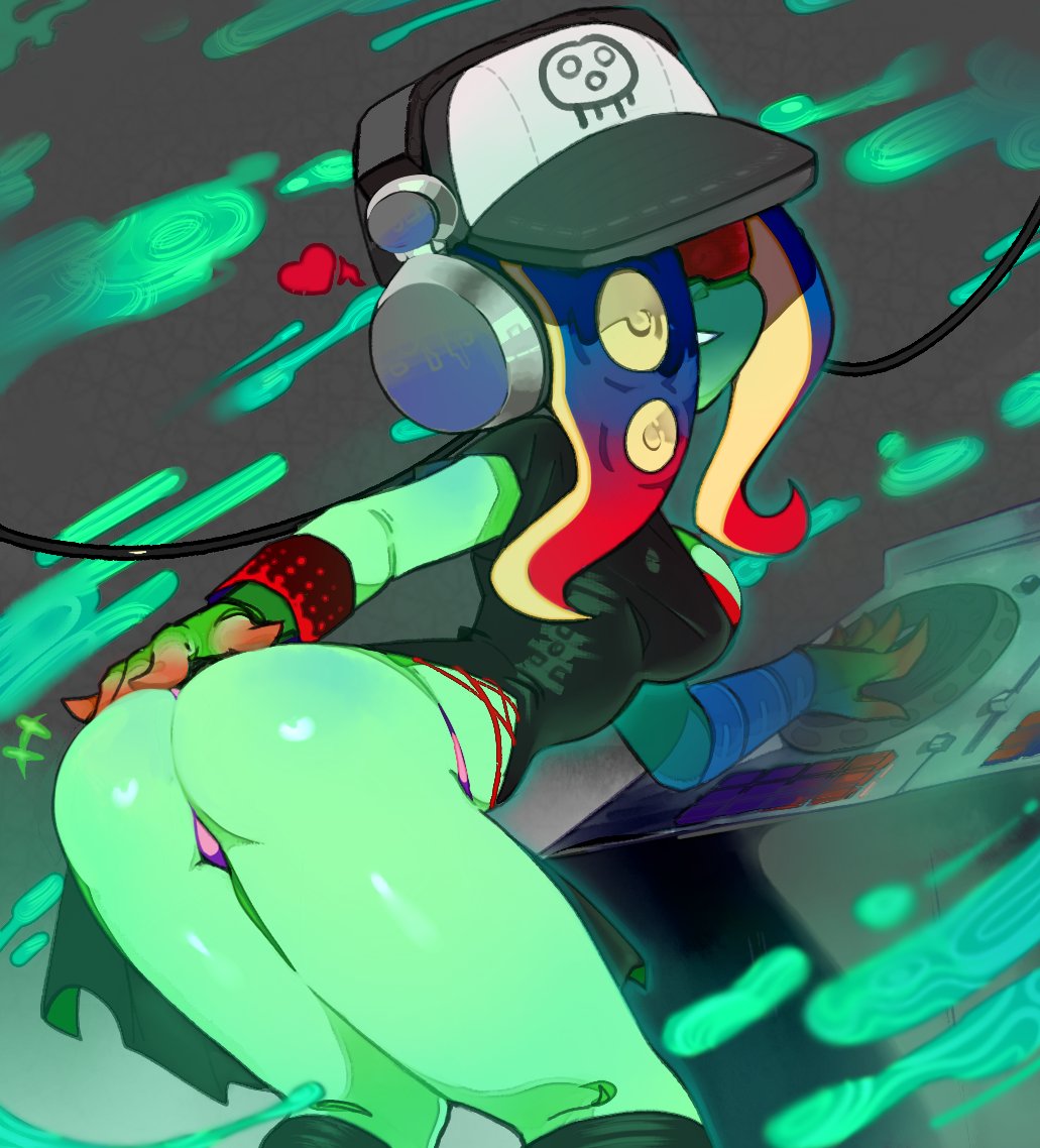1girl, ass, baseball_cap, blue_hair, bonne, bracelet, colored_skin, dedf1sh, dj, gradient_hair, green_background, green_skin, grin, hair_over_one_eye, hat, headphones, heart, jewelry, leaning_forward, looking_at_viewer, looking_back, multicolored_hair, nintendo, octoling, phonograph, red_hair, smile, solo, splatoon_(series), splatoon_3, sunglasses_on_head, tentacle_hair, thong, turntable, two-tone_hair, vinyl_record