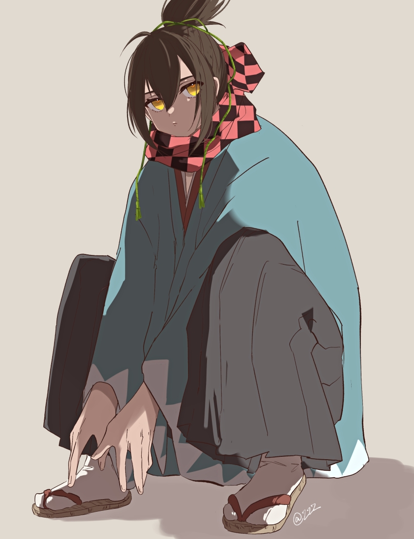 1boy, absurdres, arms_between_legs, black_hair, black_hakama, black_scarf, blue_haori, checkered_clothes, checkered_scarf, geta, hair_between_eyes, hakama, haori, highres, japanese_clothes, kimono, knees_up, long_hair, long_sleeves, looking_at_viewer, okita_souji_(shuumatsu_no_valkyrie), on_floor, ponytail, red_kimono, red_scarf, scarf, shuumatsu_no_valkyrie, sideways_glance, sitting, socks, white_socks