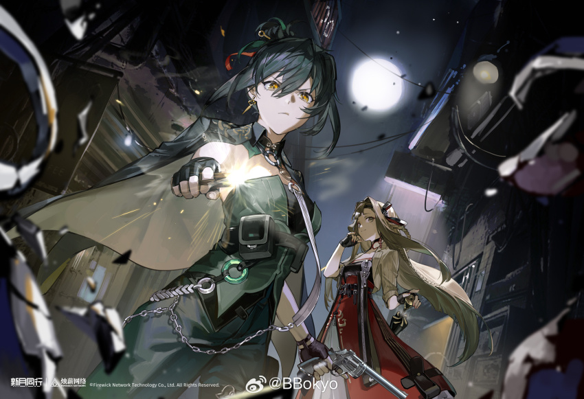 >:(, 2girls, aiming, aiming_at_viewer, alley, belt, belt_pouch, black_belt