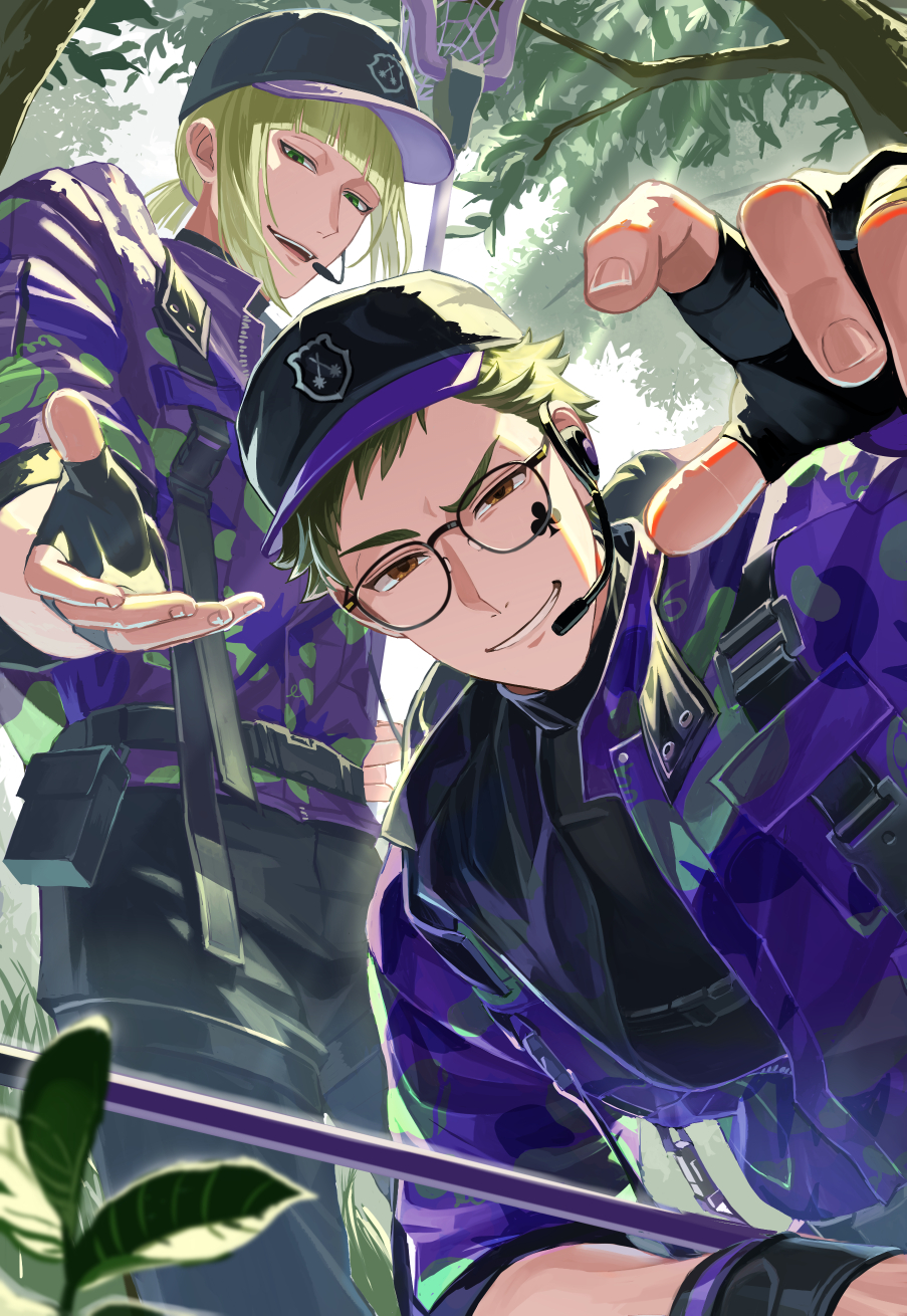 2boys, baseball_cap, black_gloves, brown_eyes, camouflage, camouflage_jacket, chikuwa_glasses, commentary_request