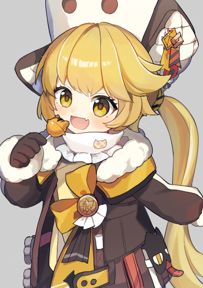 1girl, akikan_sabako, blonde_hair, blush, brown_coat, brown_gloves, candy, child, coat, eyebrows_hidden_by_hair, fang, flat_chest, food, fur-trimmed_coat, fur_trim, gloves, grey_background, highres, holding, holding_candy, holding_food, holding_lollipop, honkai:_star_rail, honkai_(series), hook_(honkai:_star_rail), lollipop, long_hair, open_mouth, ponytail, simple_background, skin_fang, smile, solo, upper_body, very_long_hair, yellow_eyes