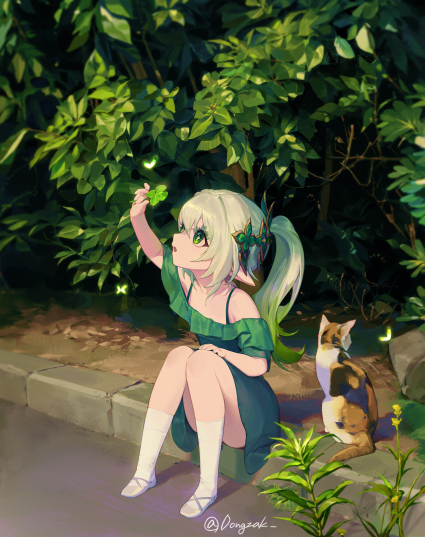 1girl, absurdres, artist_name, calico_(pattern), calico_cat, clover, dongzak_o0, dress, four-leaf_clover, genshin_impact, green_dress, green_eyes, hair_ornament, hand_on_own_knee, highres, holding, looking_up, multicolored_hair, nahida_(genshin_impact), on_ground, pointy_ears, ponytail, sitting, socks, symbol-shaped_pupils, white_socks