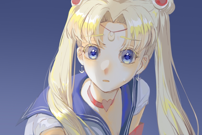 1girl, bishoujo_senshi_sailor_moon, blonde_hair, blue_background, blue_eyes, blue_sailor_collar, chinese_commentary, choker