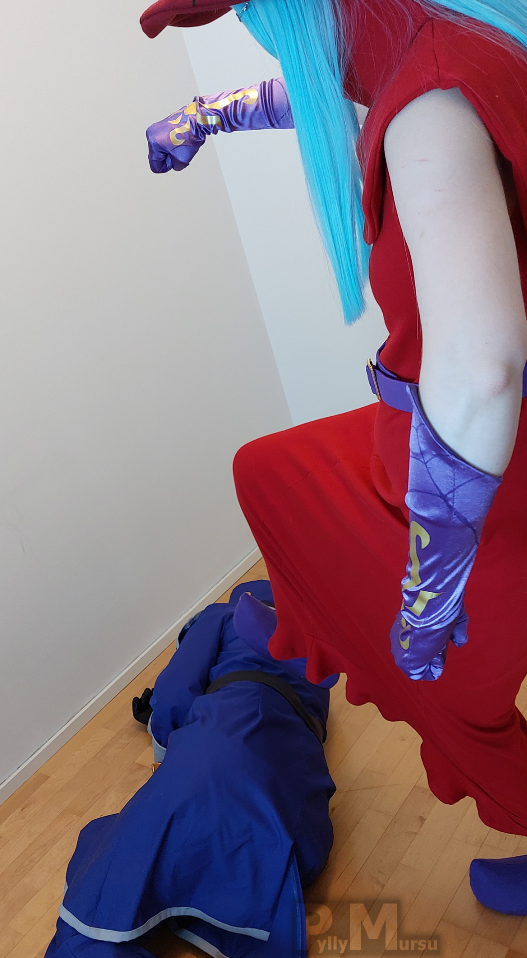 archnemon, archnemon_(cosplay), belt, blue_hair, cosplay, digimon, digimon_(creature), glasses