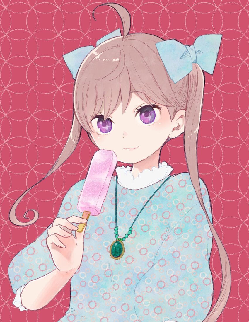 1girl, ahoge, aqua_bow, aqua_shirt, blouse, bow, brown_hair, closed_mouth, commentary_request, food, hair_bow, highres, holding, holding_food, holding_popsicle, jewelry, light_smile, long_hair, necklace, popsicle, purple_eyes, red_background, sana_(memechi), second-party_source, shiratori_kotori, shirt, solo, sparkling_eyes, taishou_otome_otogibanashi, twintails, unmoving_pattern, upper_body