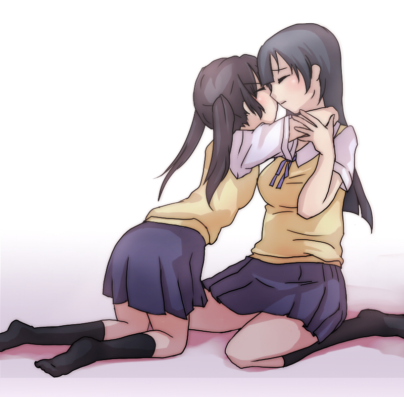 2girls, akiyama_mio, black_hair, chikuwa_coffee_(milk_soda), closed_eyes, k-on!, kiss, multiple_girls, nakano_azusa, no_shoes, shadow, simple_background, socks, tikuwa_(coffee), twintails, uniform, yuri