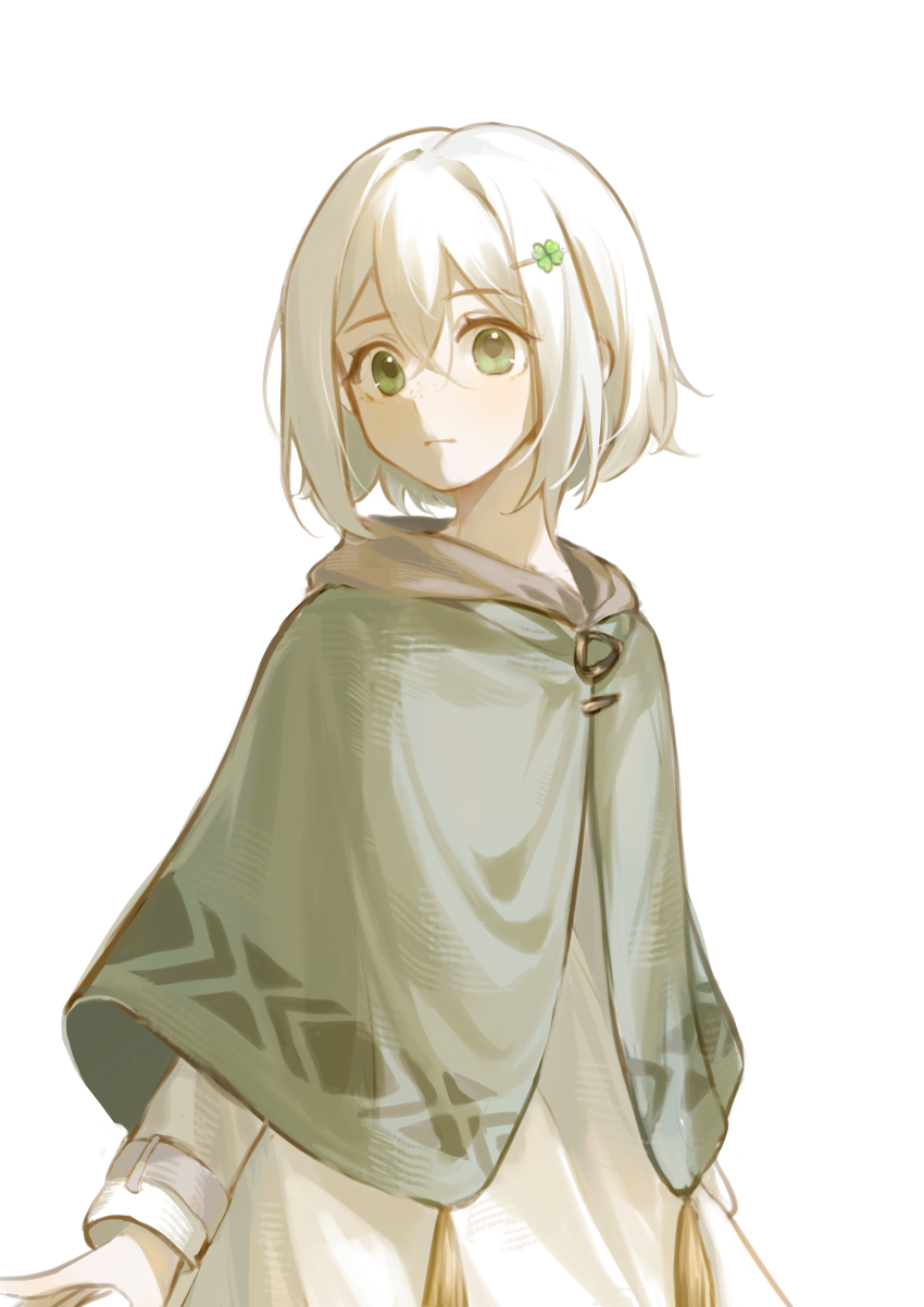 1girl, absurdres, capelet, chinese_commentary, closed_mouth, clover_hair_ornament, commentary_request, cowboy_shot, dress, expressionless, eyelashes, four-leaf_clover_hair_ornament, green_capelet, green_eyes, hair_ornament, hairclip, highres, hood, hood_down, hooded_capelet, light_blush, light_frown, long_sleeves, looking_at_viewer, original, short_hair, shuiy1003, simple_background, sleeve_cuffs, solo, standing, tassel, white_background, white_dress, white_hair