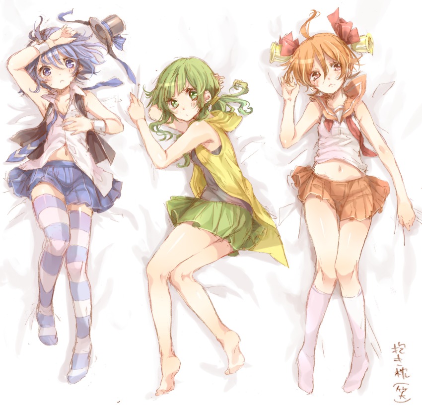 3girls, barefoot, bell, bellko_(rbb), hamko_(rbb), blue_thighhighs, bow, hat