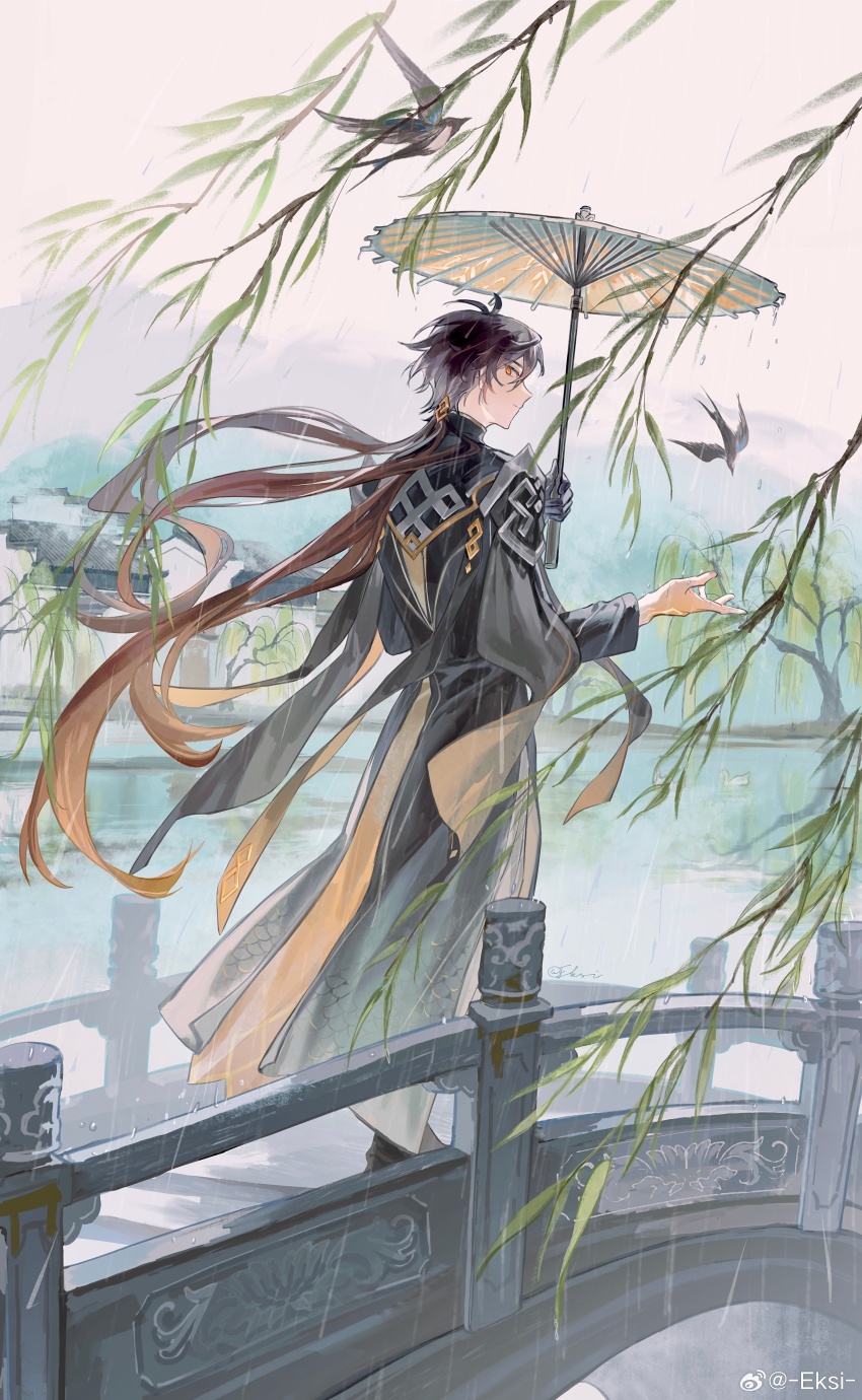 1boy, absurdres, alternate_costume, arch_bridge, bird, black_hair, bridge, brown_hair, chinese_clothes, closed_mouth, earrings, eksi_(kriixx), from_side, genshin_impact, gradient_hair, hair_between_eyes, highres, holding, holding_umbrella, huipai_architecture, jewelry, lake, long_hair, long_sleeves, low_ponytail, male_focus, multicolored_hair, oil-paper_umbrella, orange_hair, outdoors, ponytail, rain, solo, standing, swallow_(bird), umbrella, very_long_hair, watermark, weibo_watermark, willow, yellow_eyes, zhongli_(genshin_impact), zhongli_(lantern_rite)_(genshin_impact)