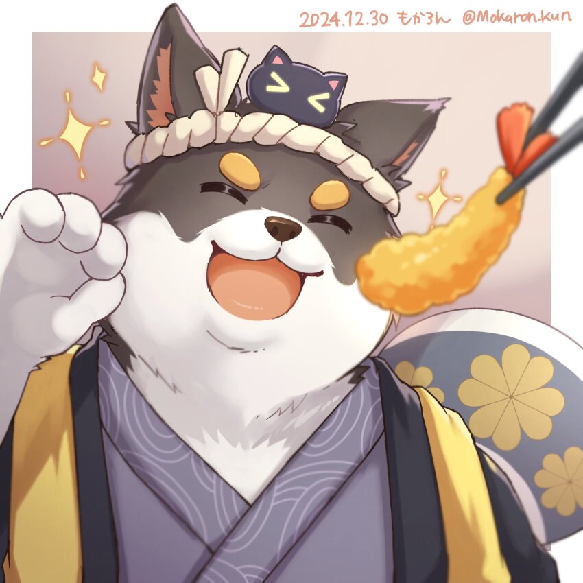 >_<, 1boy, animal_ear_fluff, animal_ears, artist_name, black_fur, chopsticks, closed_eyes, commentary_request, dated, dog, dog_ears, animal_nose, food, hachimaki, headband, highres, japanese_clothes, kimono, mahjong_soul, male_focus, mokaron_kun, multicolored_fur, nejiri_hachimaki, open_mouth, shiba_inu, smile, sparkle, tempura, twitter_username, wanjirou, white_fur