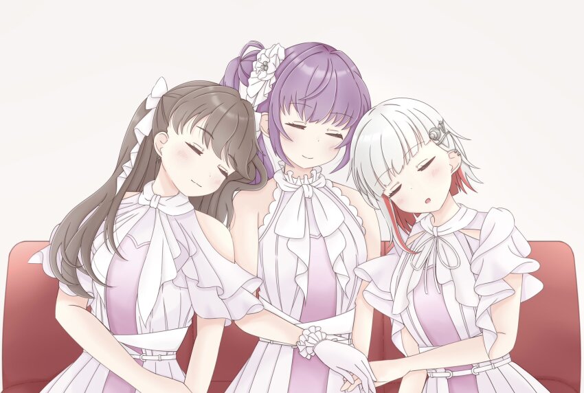 3girls, bare_shoulders, bob_cut, brown_hair, buchiko_(shakishaki25726), closed_mouth, clothing_cutout, colored_inner_hair