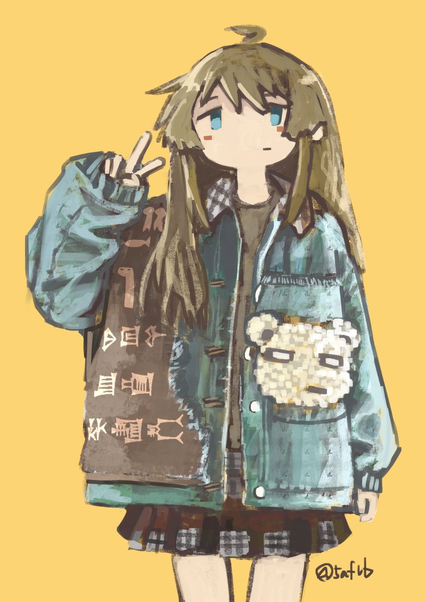 1girl, 5afvb, ahoge, closed_mouth, grey_jacket, grey_shirt, grey_skirt, hand_up