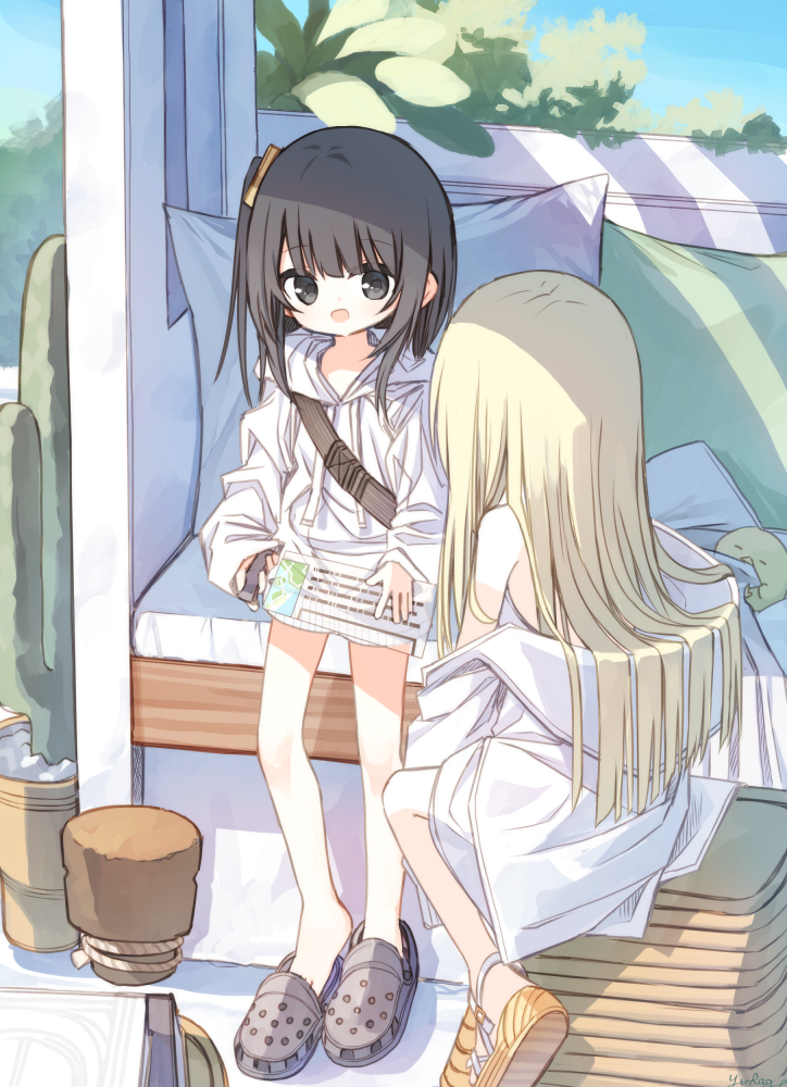 2girls, black_eyes, black_hair, blonde_hair, commentary_request, crocs, flower_girl_(yuuhagi_(amaretto-no-natsu)), hood