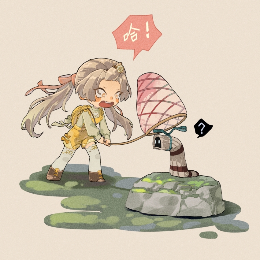 1girl, ?, afternoon_shine_(infinity_nikki), animal_print, bangs_pinned_back, blonde_hair, bow, bright_pupils, brown_background, brown_footwear, bug, butterfly_net, butterfly_print, catching, chibi, chinese_commentary, chinese_text, commentary_request, cross-laced_footwear, daisy_(flower), dress_shoes, floating_clothes, floating_hair, flower, frilled_headwear, frustrated, green_bow, green_sweater, grey_thighhighs, hair_bow, hair_flower, hair_ornament, hairclip, hand_net, hat, hat_bow, hat_on_back, holding, holding_butterfly_net, infinity_nikki, long_hair, looking_at_animal, moss, nikki_(nikki), nikki_(series), overalls, pink_bow, puffy_sleeves, rock, shilizhangting149, simple_background, socko_(infinity_nikki), solo, speech_bubble, spoken_question_mark, sweater, thighhighs, translation_request, turtleneck, turtleneck_sweater, twintails, very_long_hair, white_flower, white_pupils, wide-eyed, yellow_bow, yellow_eyes, yellow_hat, yellow_overalls