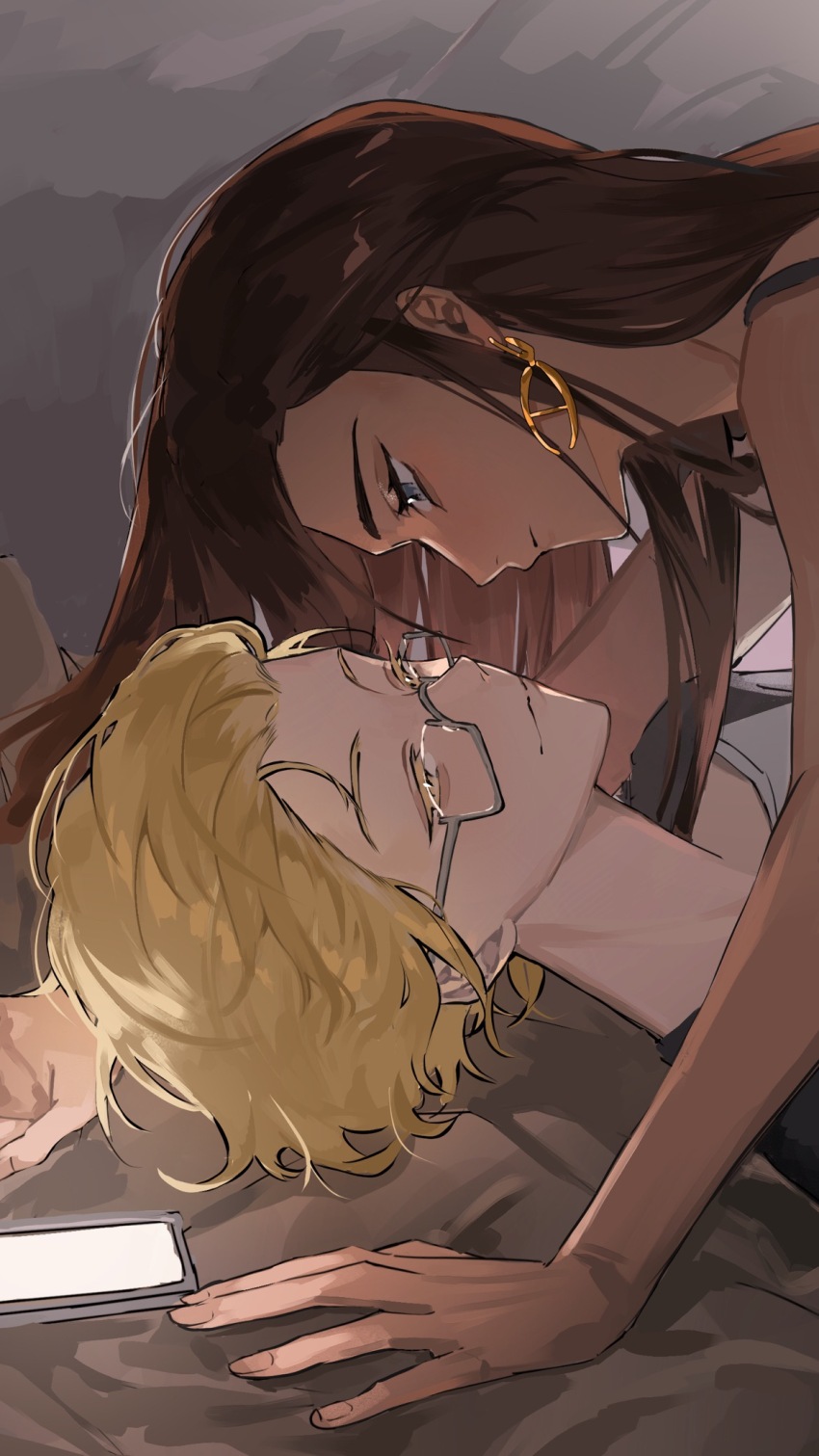 1boy, 1girl, alien_stage, blonde_hair, brown_hair, cellphone, chinese_commentary, colored_eyelashes