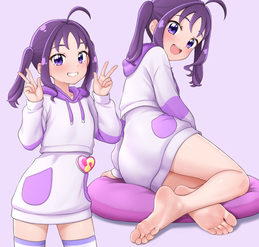 1girl, ahoge, barefoot, blush, commentary, cushion, double_v, feet