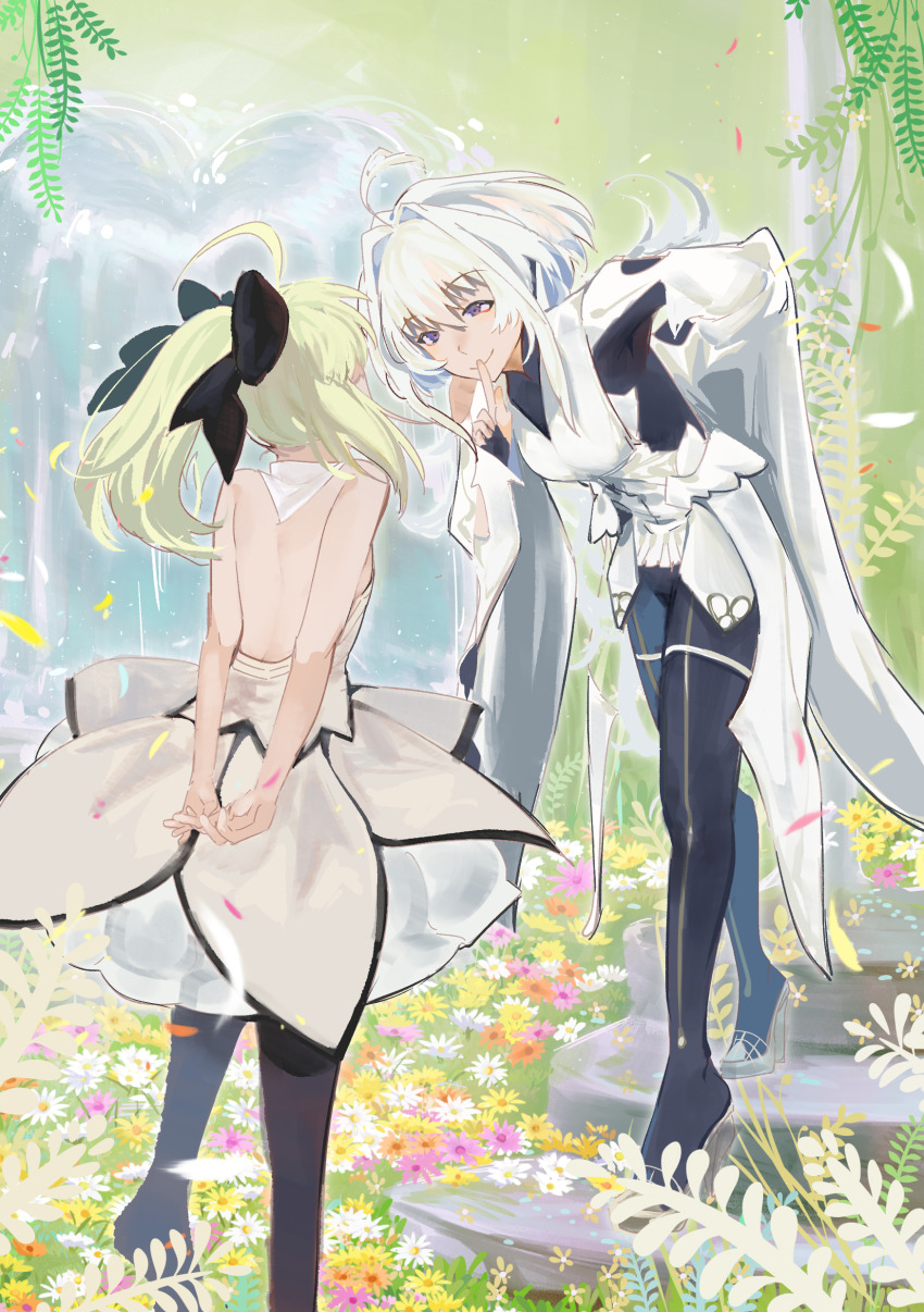 2girls, absurdres, ahoge, arm_behind_back, arms_behind_back, artoria_pendragon_(fate), black_bow, blonde_hair